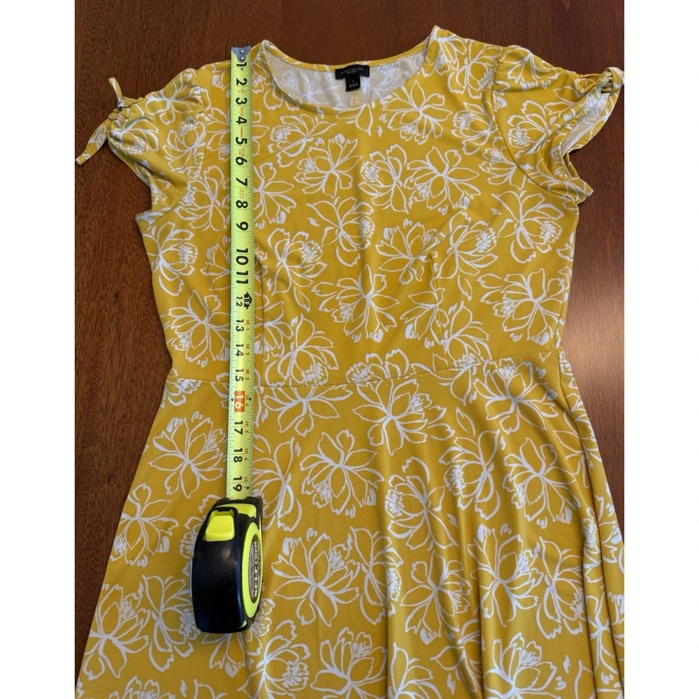 Ann Taylor Dress Women's Small Yellow White Floral Fit and Flare Knee Length‎